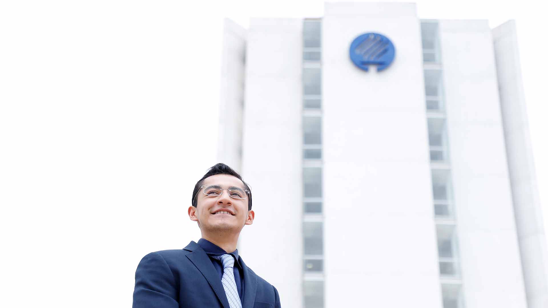 Nine US universities “fight” over Mexican student