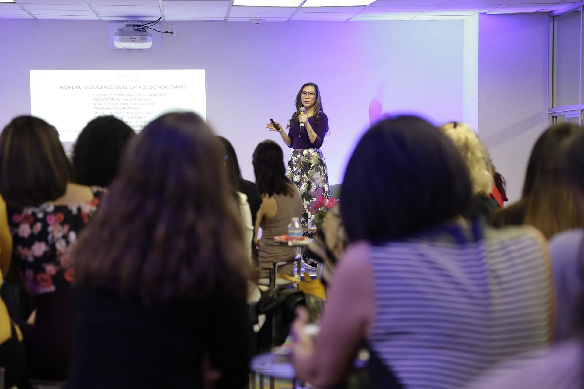 mujeres en la gala de medicina