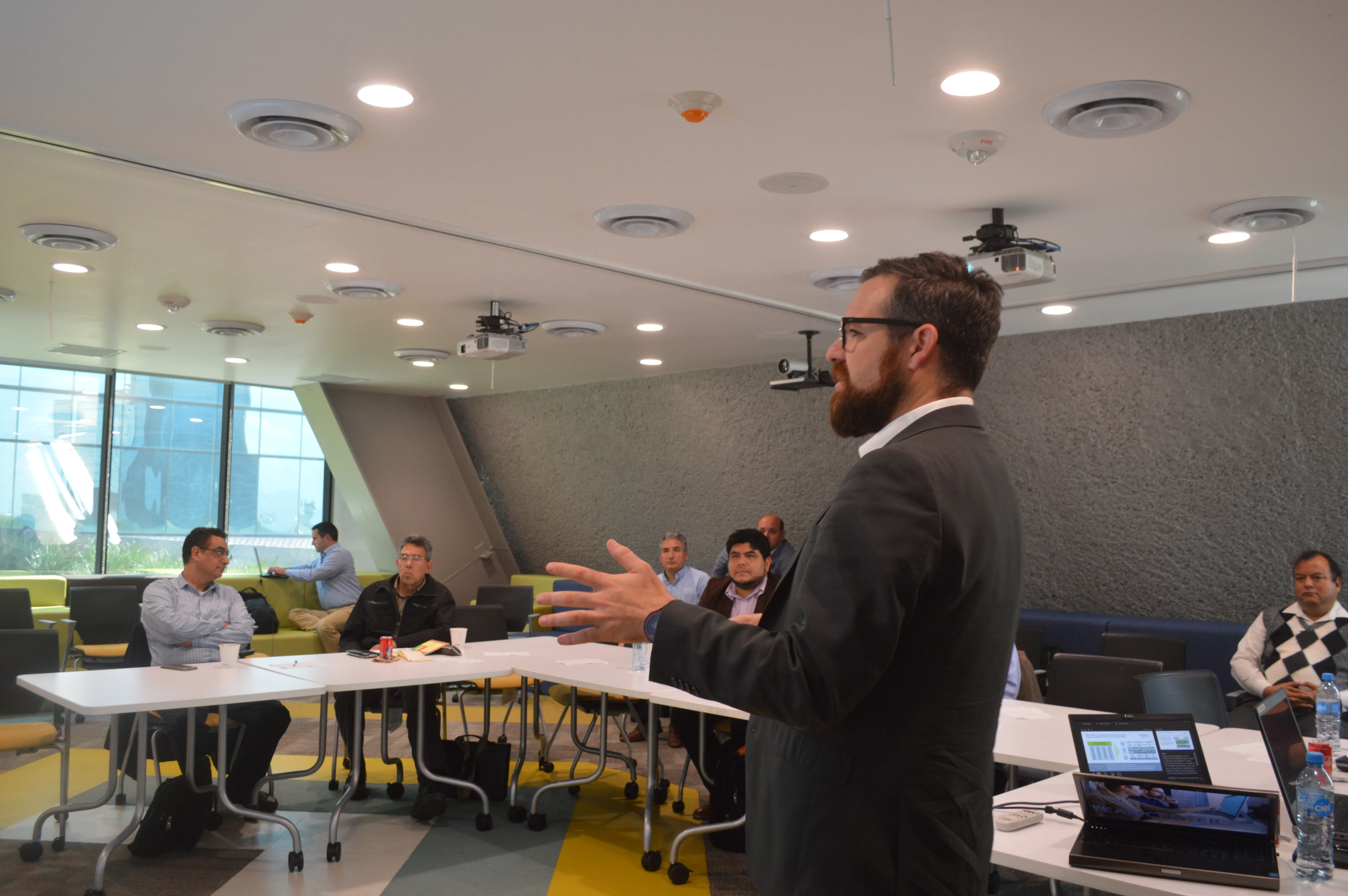Directivos de Siemens Industry Software en la Escuela de Ingeniería y Ciencias