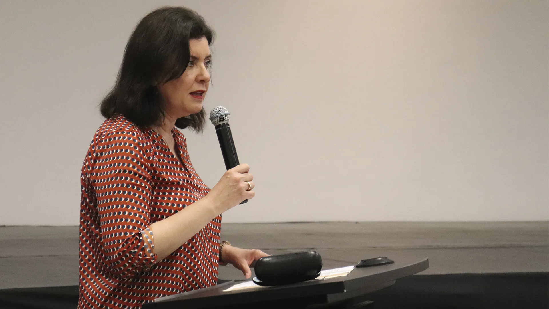 Sulina como maestra de ceremonias