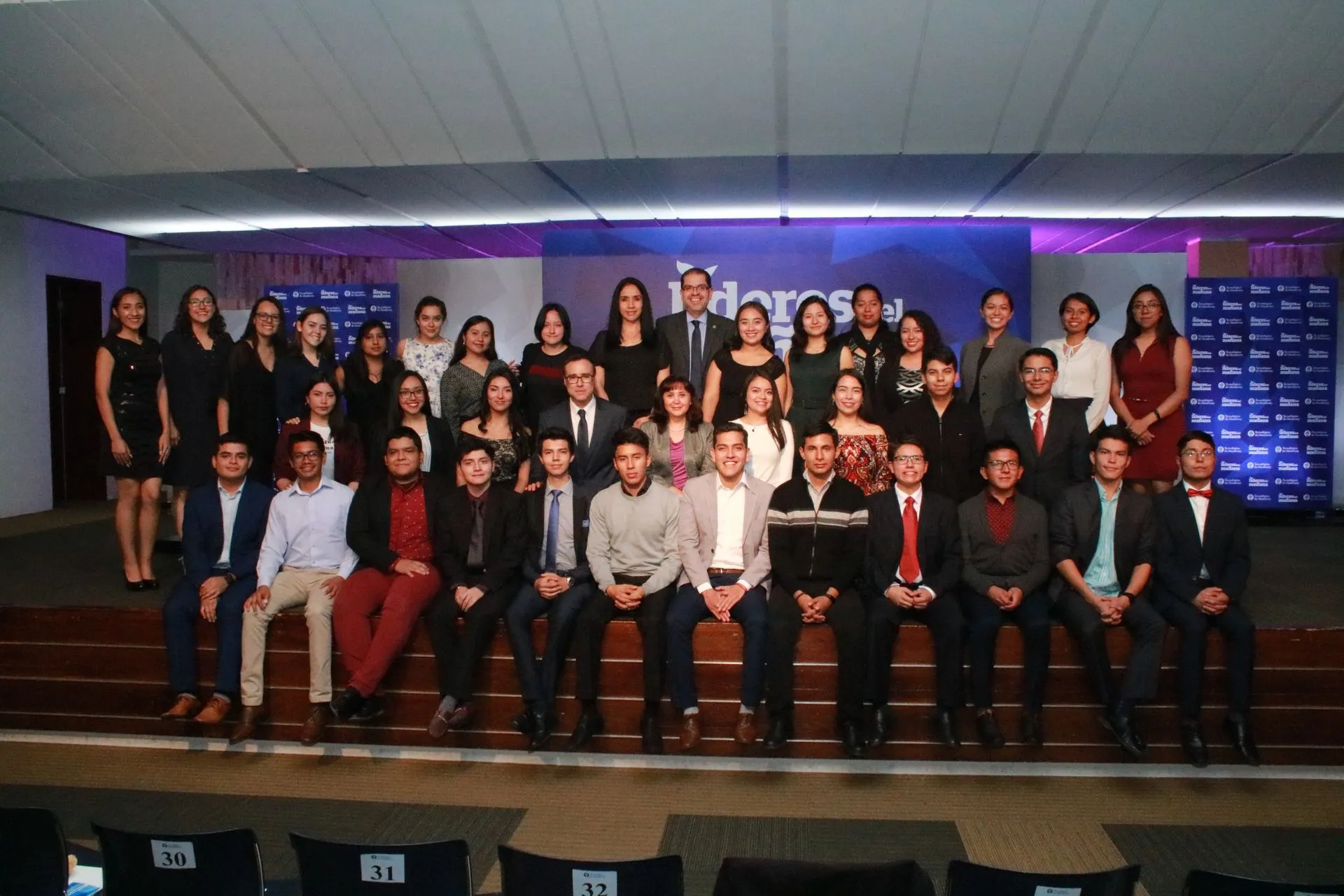 Beca Líderes del Mañana Foto Grupal Region Ciudad de México