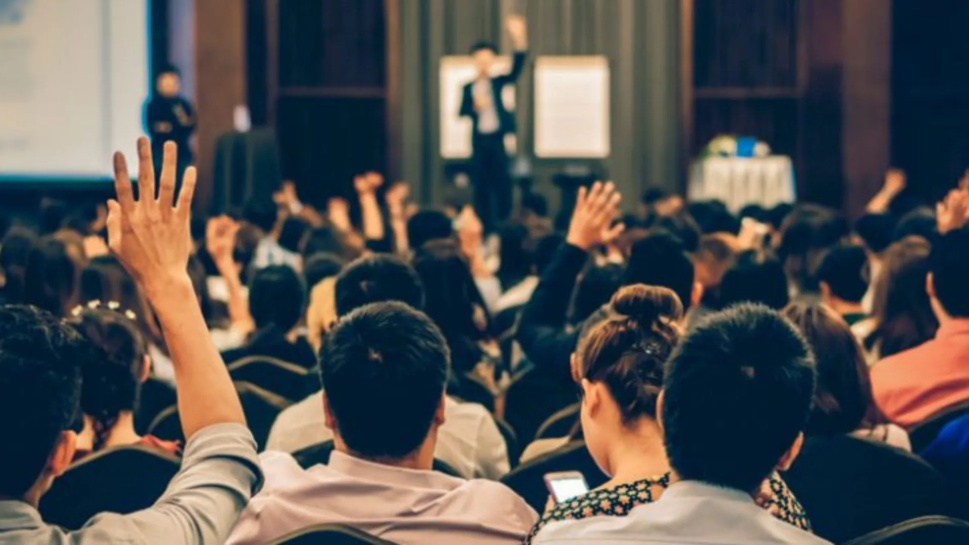 PIONEROS DEL CAMBIO CONFERENCIA