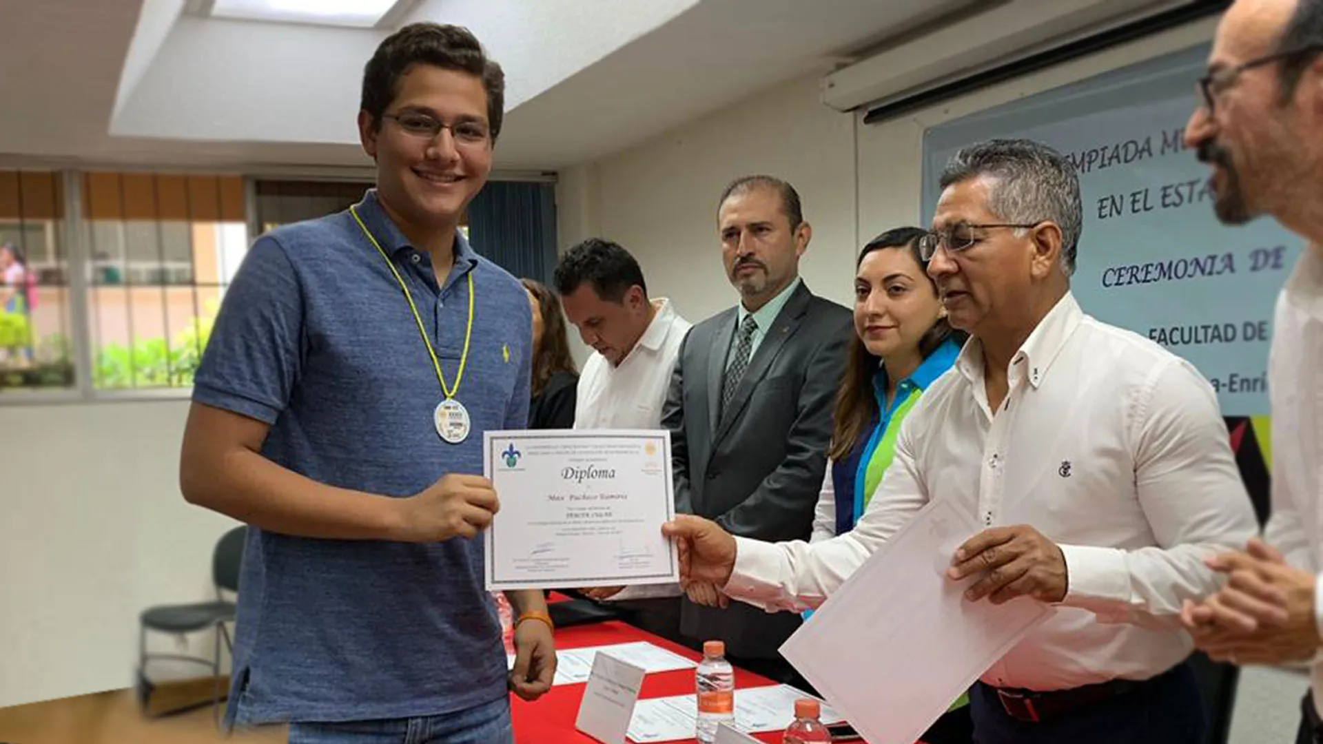 Max Pachecho, estudiante de PrepaTec campus Veracruz, obtuvo el tercer lugar en la Olimpiada estatal de matemáticas, ganando su pase al primer selectivo donde la meta final es el nacional.