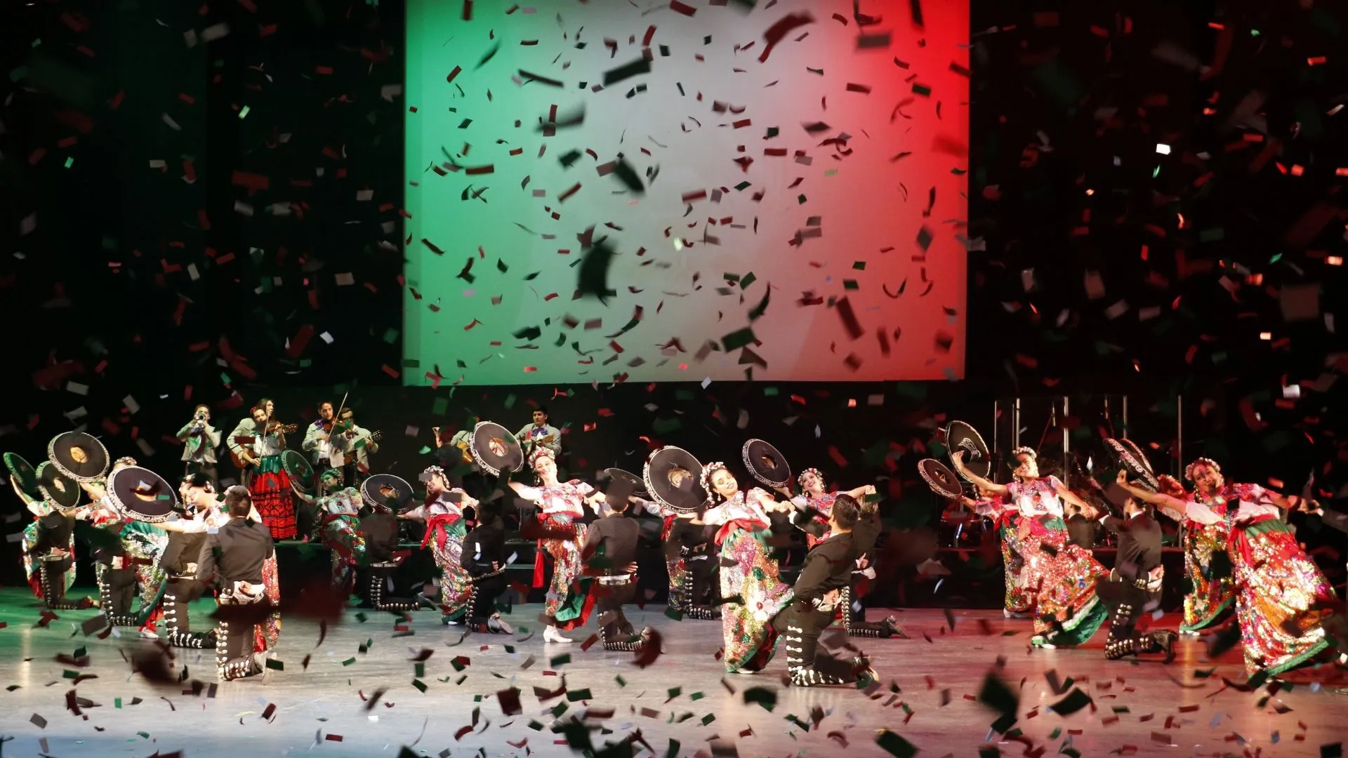 'Despegan' jóvenes del Tec con gala folklórica a Colombia y Argentina