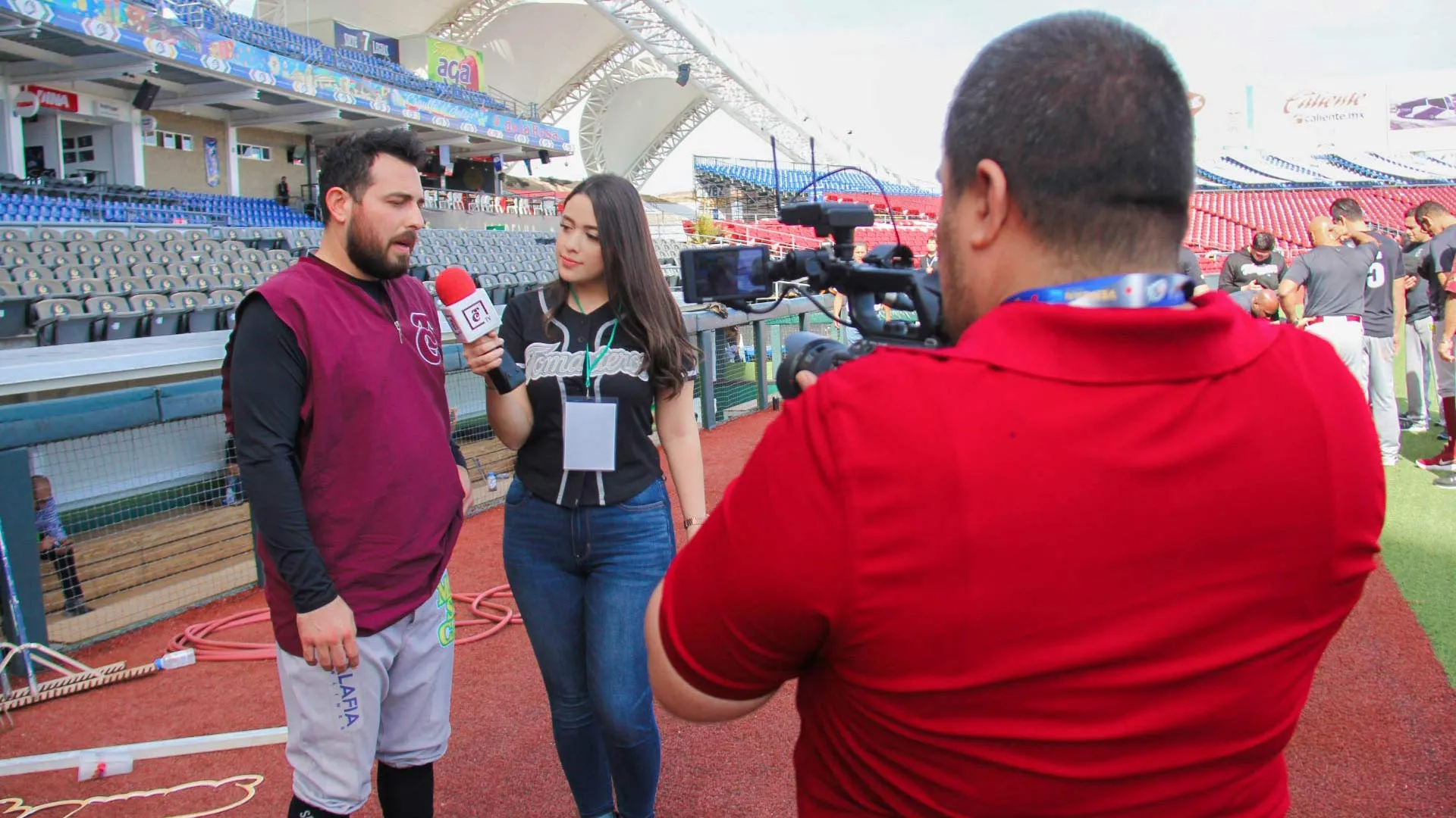 Su pasión la llevó a trabajar con el equipo de beisbol de sus sueños