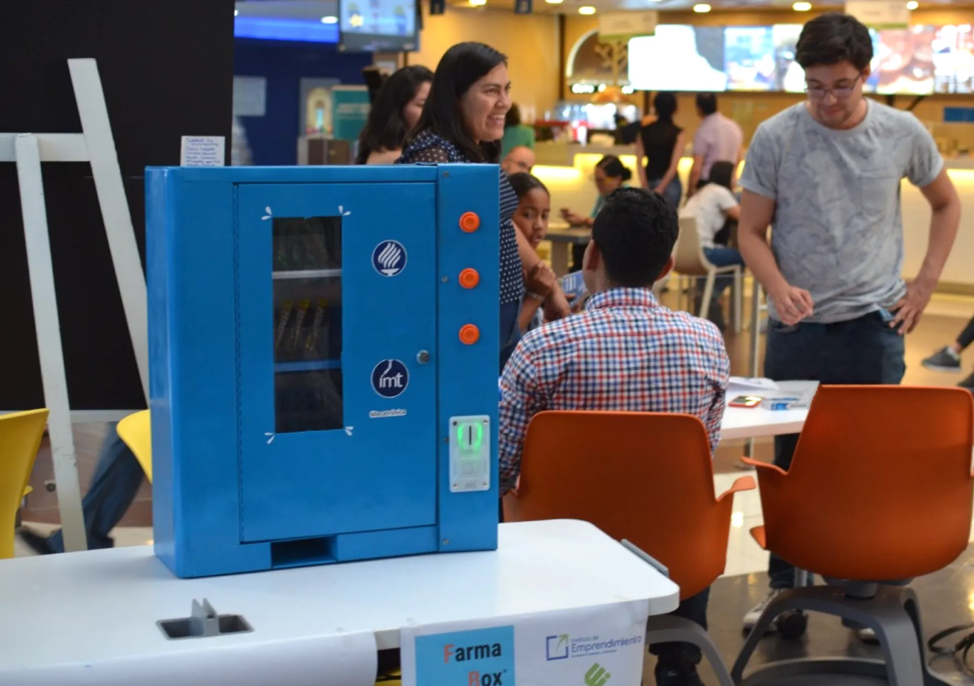 Alumnos colaboran con área de emprendimiento para mejorar empresa