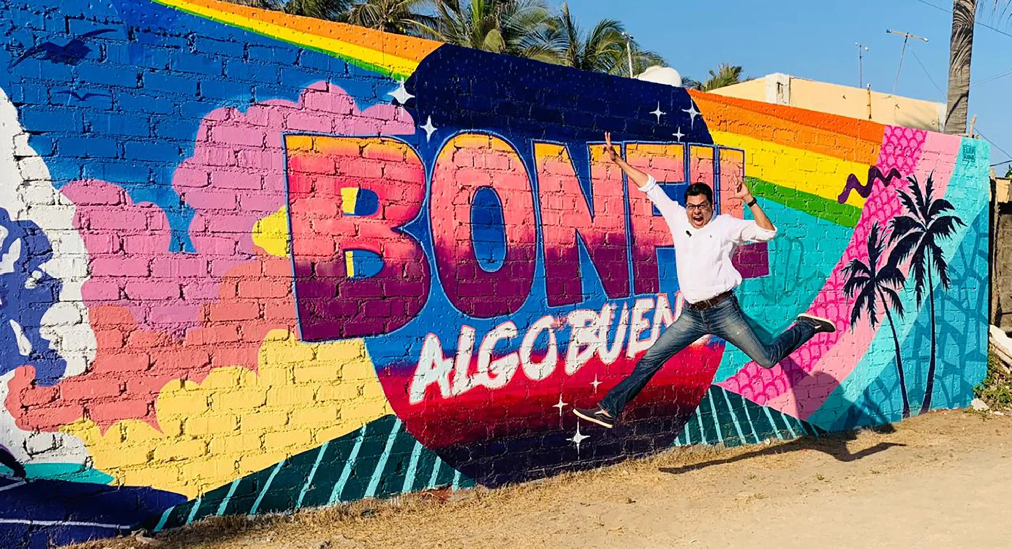 Rogelio S. Monroy, egresado de la Licenciatura de Creación y Desarrollo de Empresas, es también precursor del proyecto, Bonfil Playa Mágica.