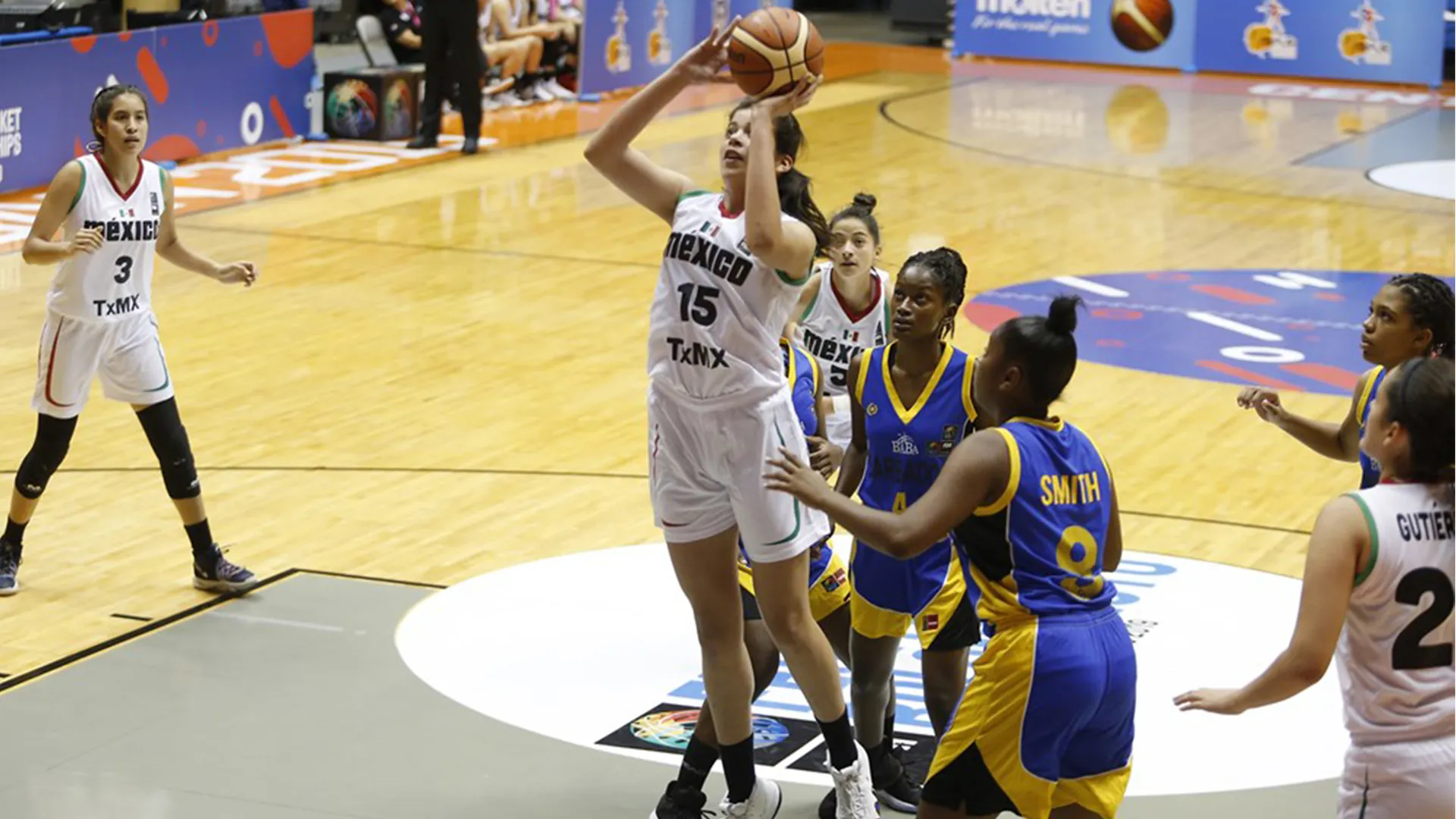 Ilse encestando en el Campeonato Centro Basquet U17 2019