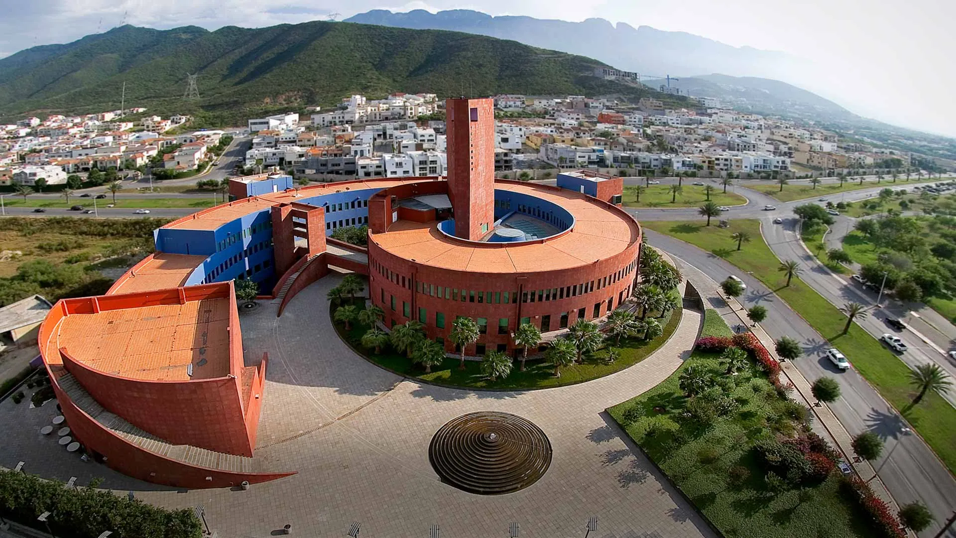 Posgrados de EGADE, de los mejores en América Latina, según ranking