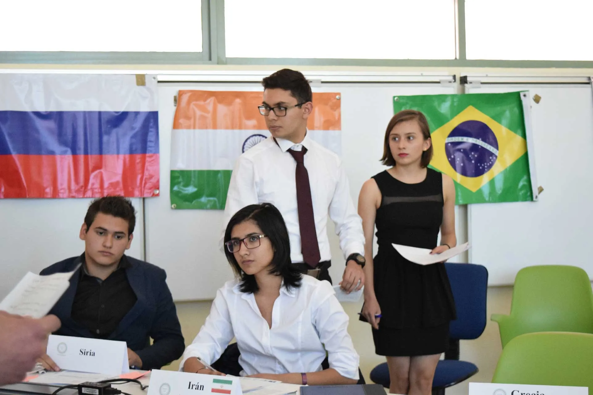 Debaten al estilo de la ONU a sus 15 años