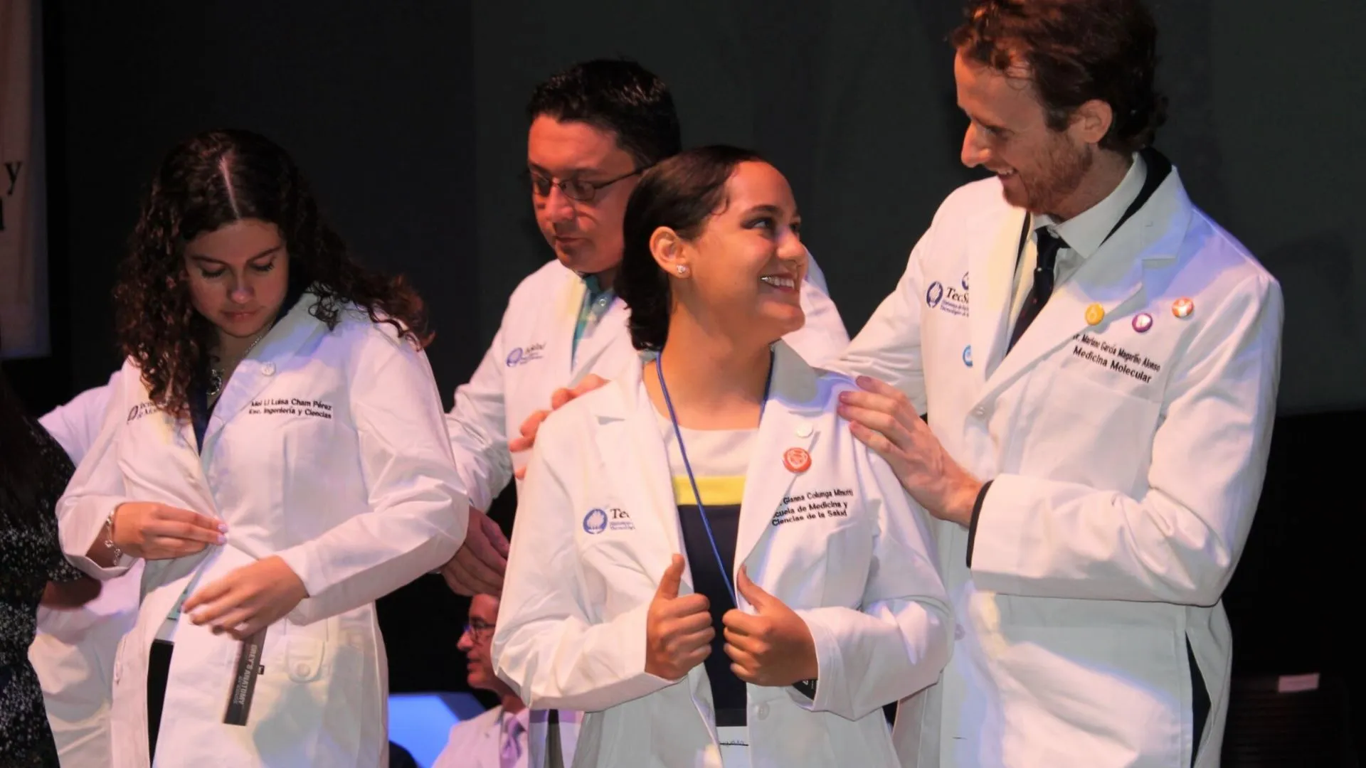 Futuros médicos del Tec reciben simbólicas batas blancas
