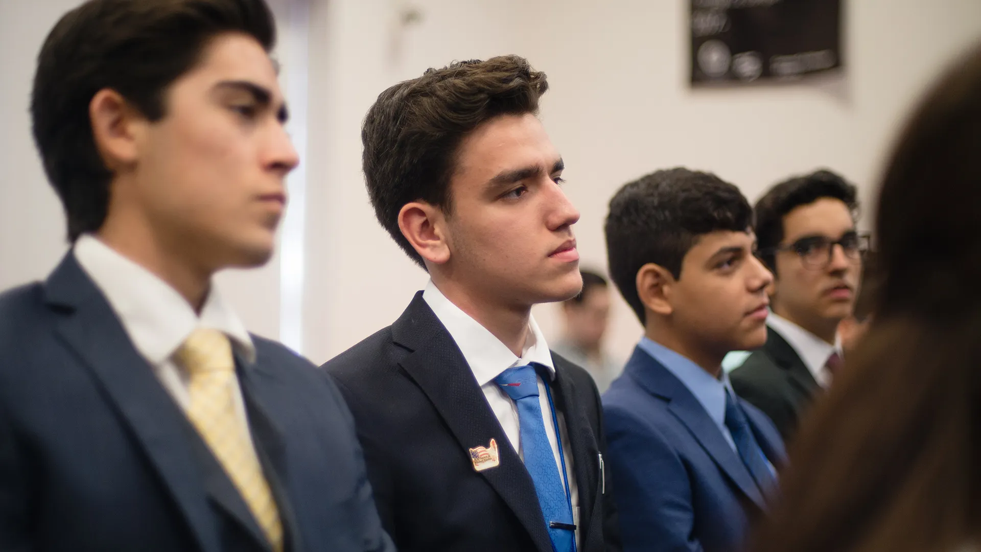 Rodolfo mirando hacia enfrente