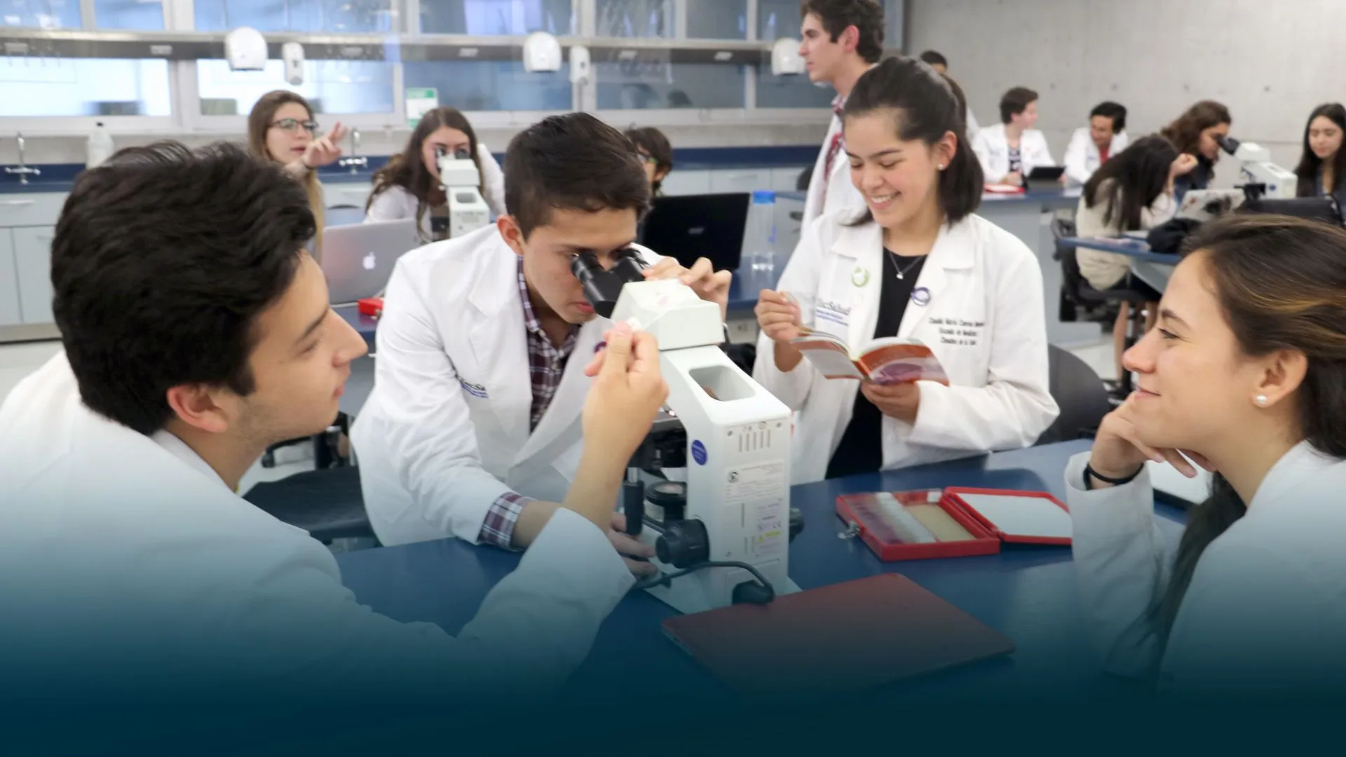 Los retos de la EMCS:  profesionistas y posgrados que generen ciencia