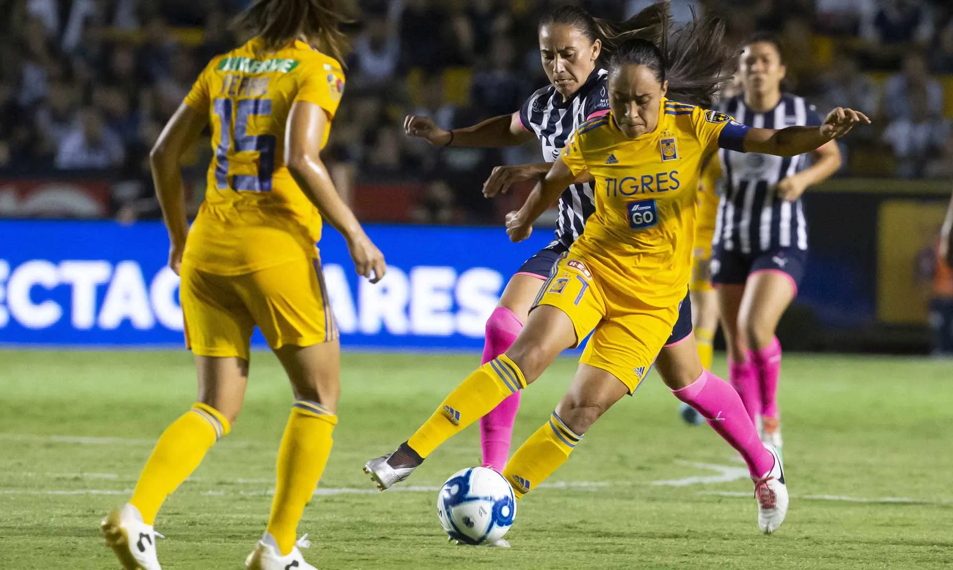 Ex Borregas brillan en clásico regio femenil de la Liga MX