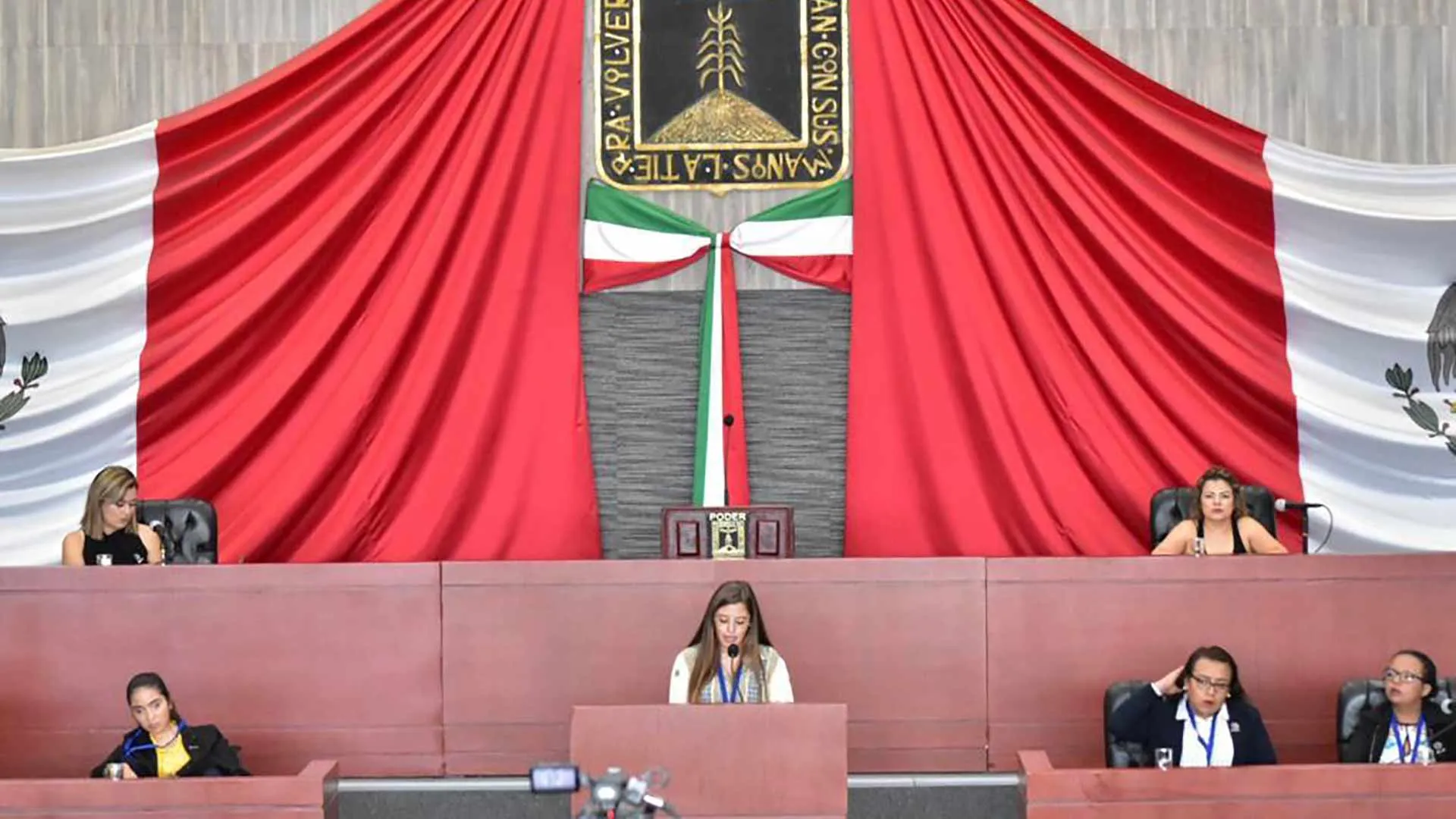 A sus 16 años, propone desde tribuna legislativa mejorar educación