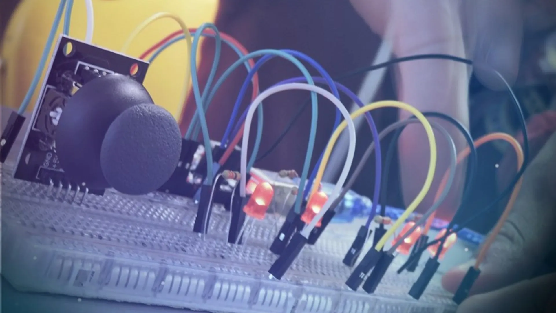 Modelan el futuro a través de la enseñanza de robótica a niños