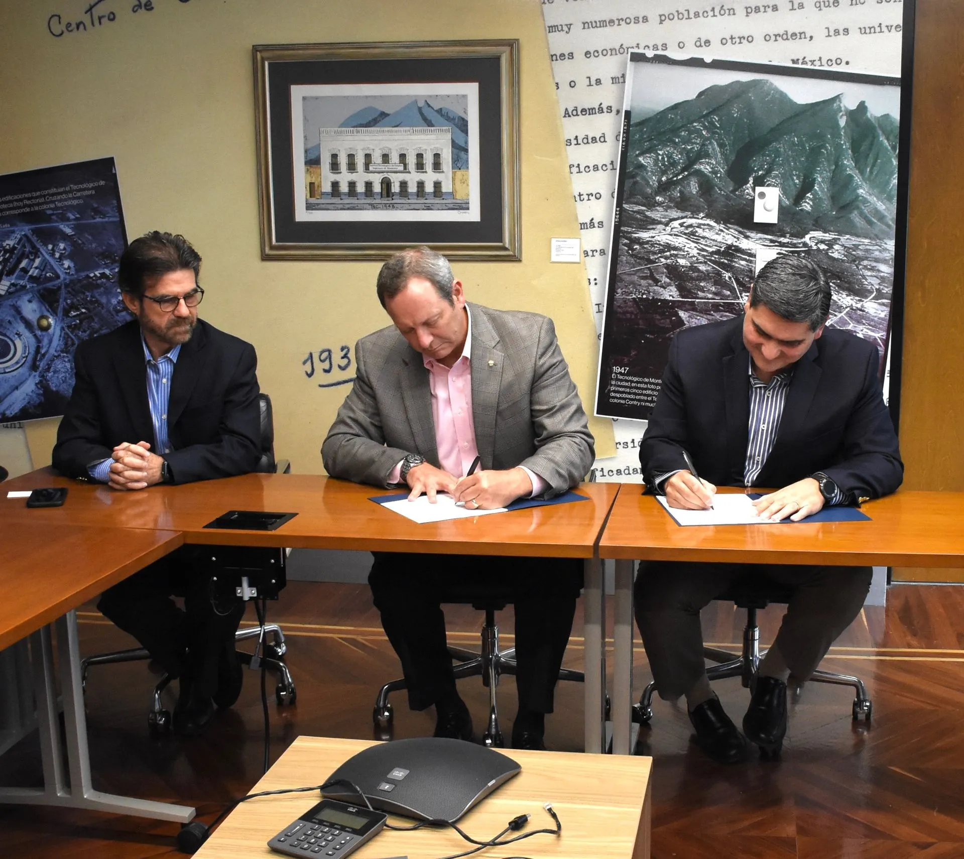 signan convenio de colaboración Shimadzu-TEC