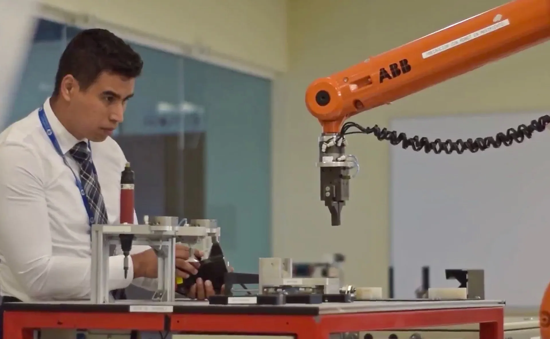 Paco: profesor del Tec que busca mejorar el estilo de vida de personas con discapacidad