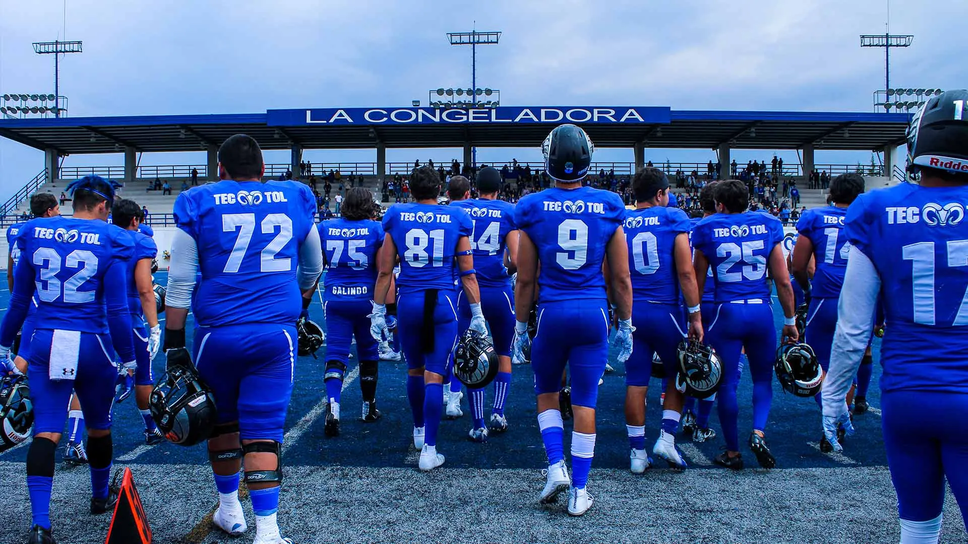 Más allá de la cancha: Talentos ocultos de tres jugadores de americano