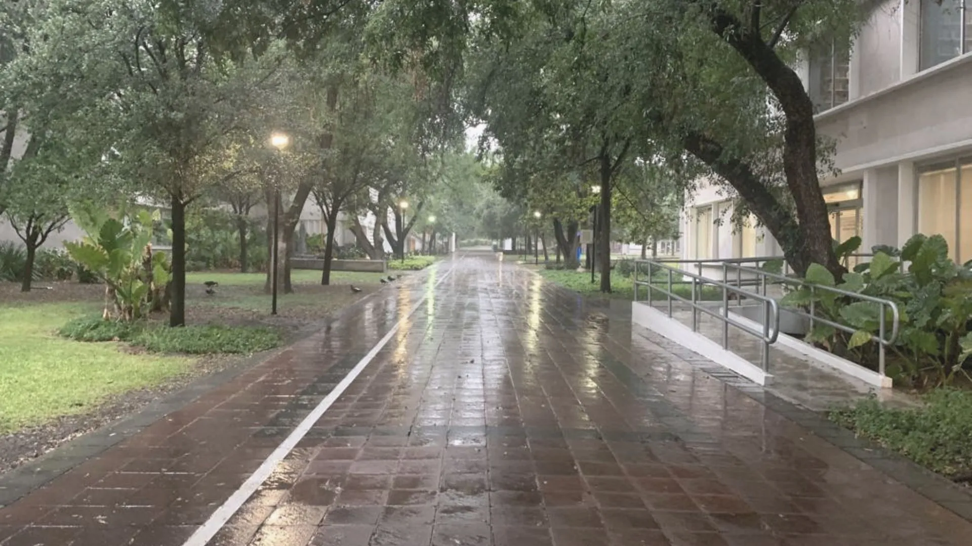 Suspende Tec en Monterrey actividades por lluvias