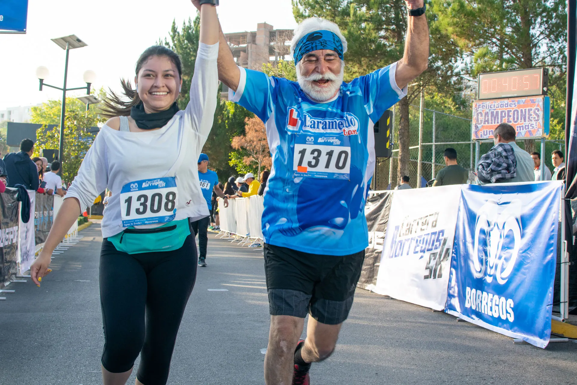 Chicos y grandes participaron en la Carrera Tec.
