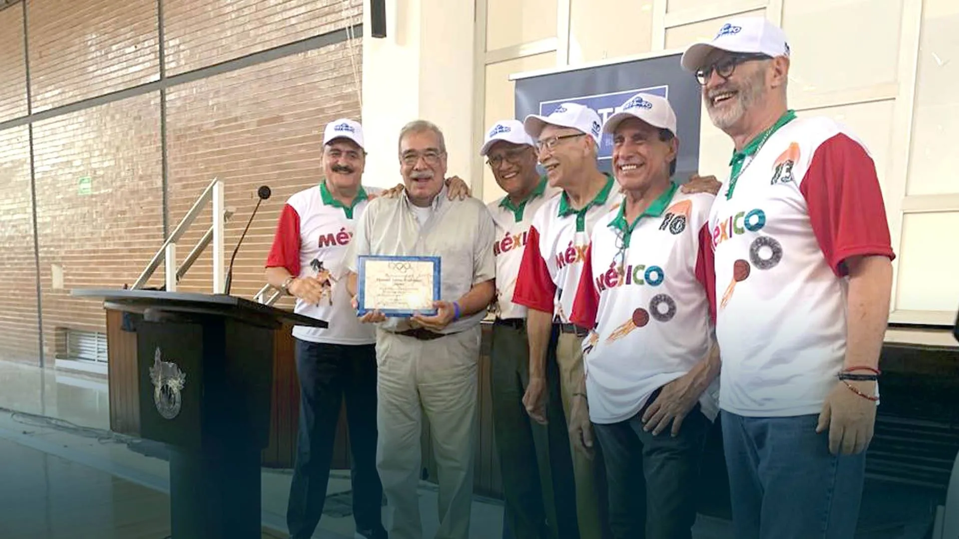 ¡De vuelta a casa! Reconocen a ‘Meme’ Sáenz en el Tec