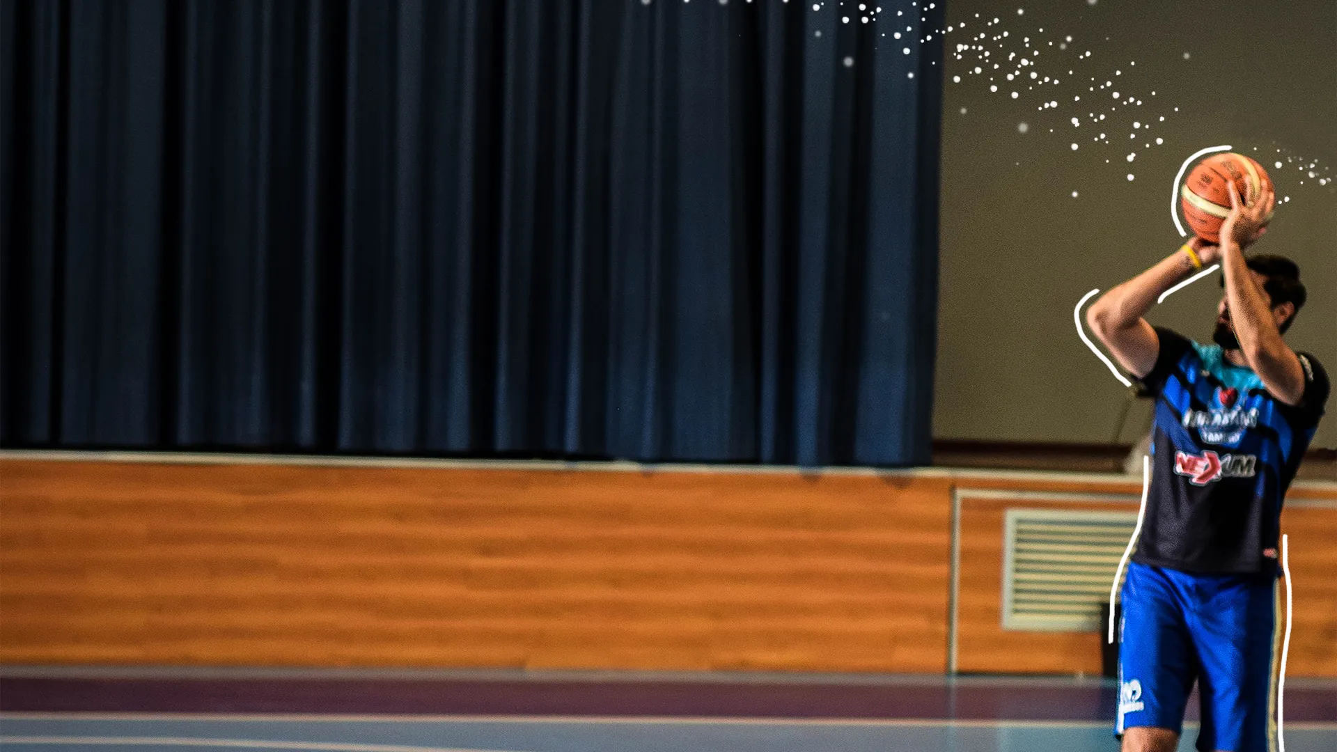 Jorge jugando basquet