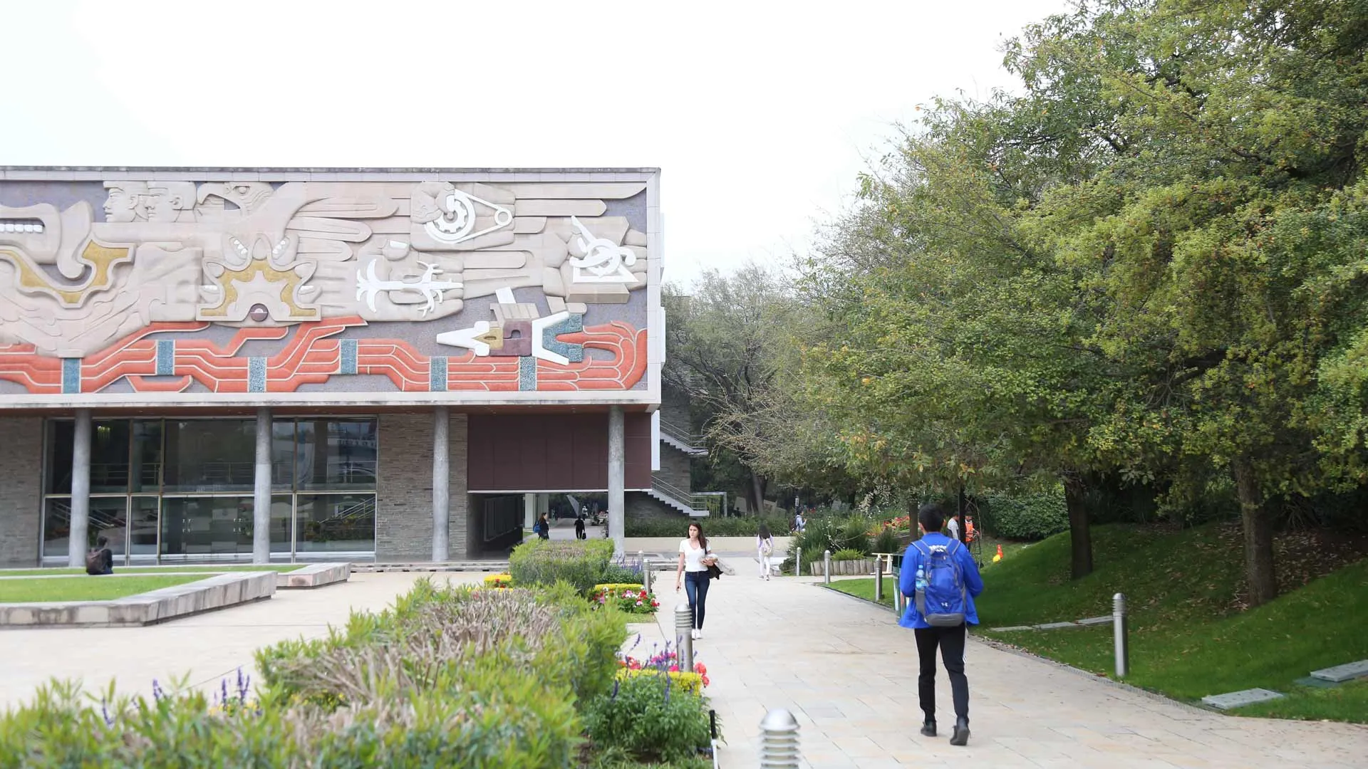 Tec mantiene primer lugar en universidades de México, según THE