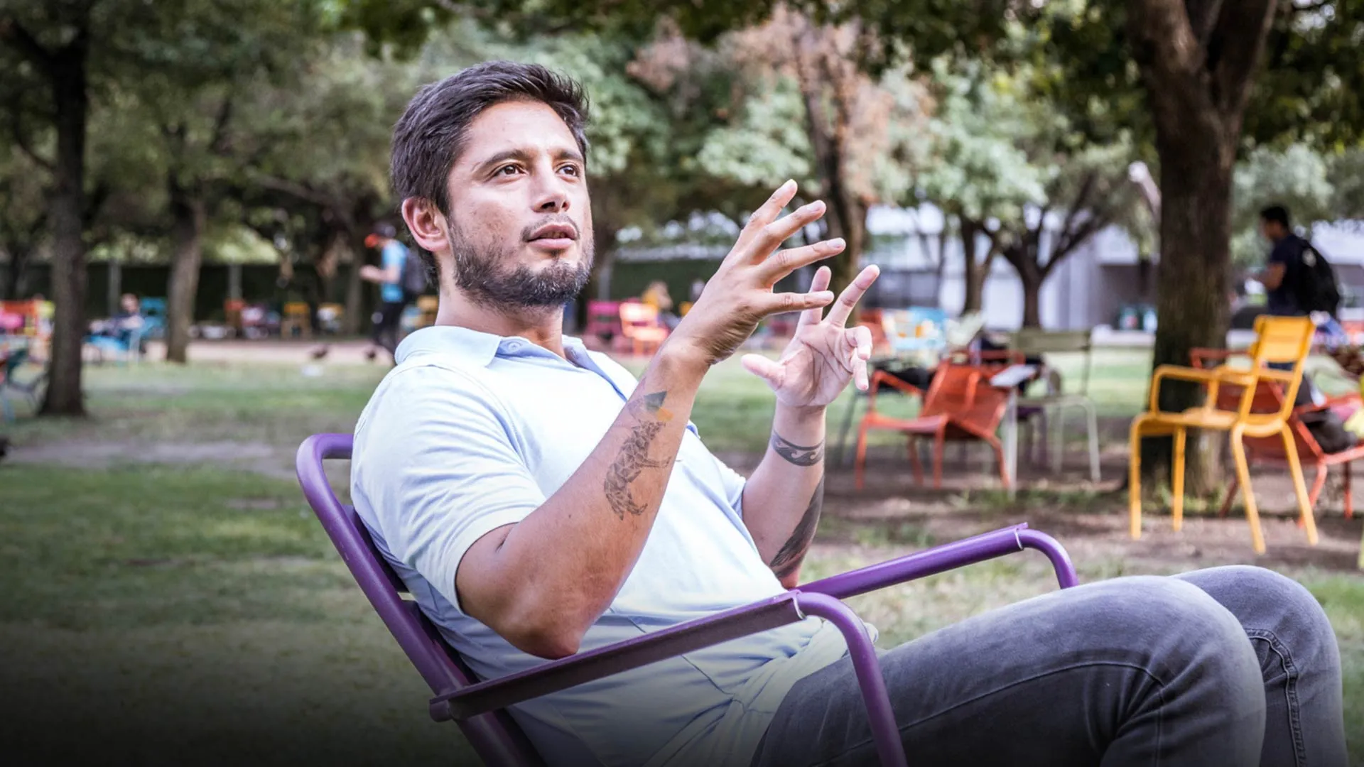 Arturo Martínez, director de TikTok platicando 