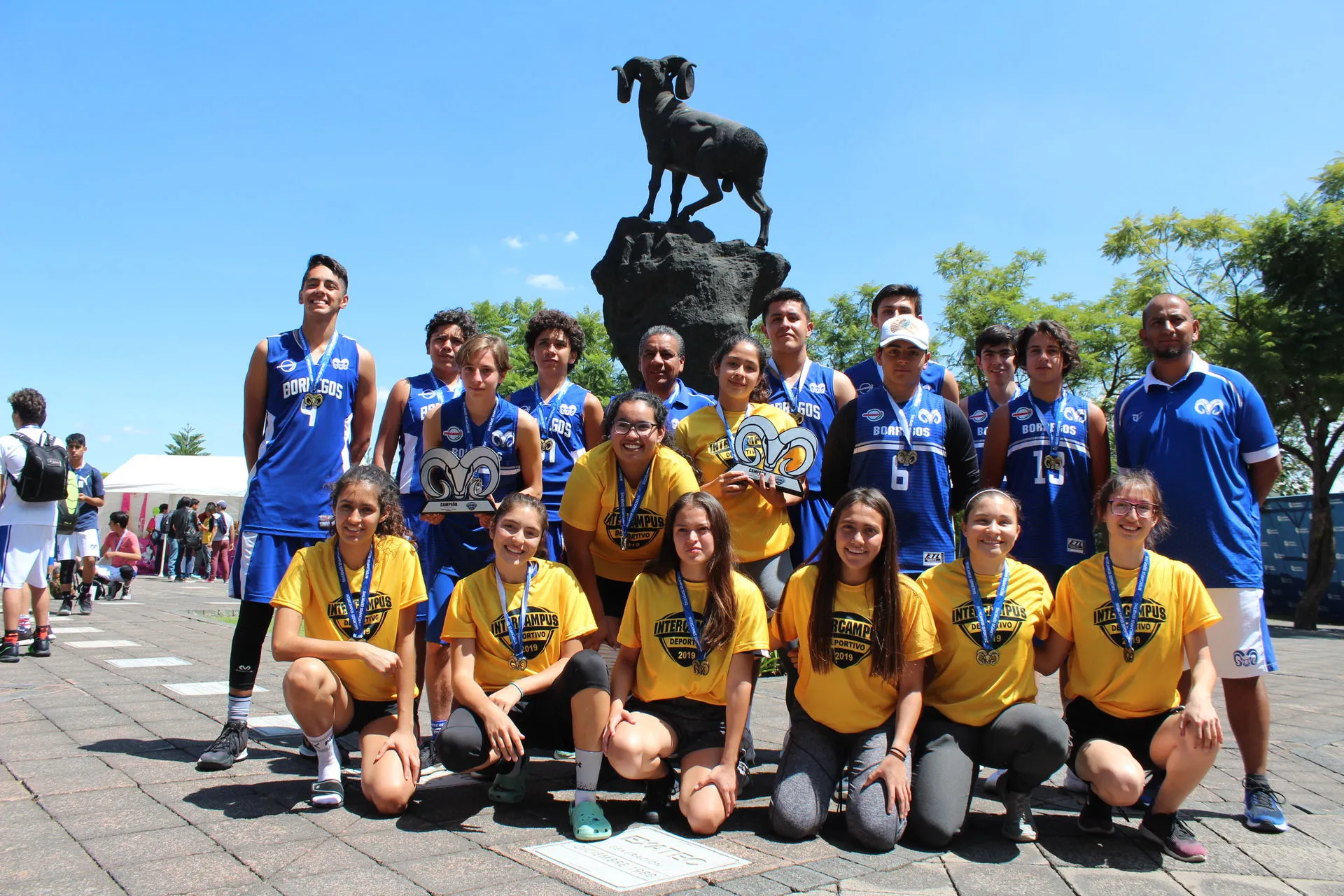 Equipos de basquetbol varonil y femenil