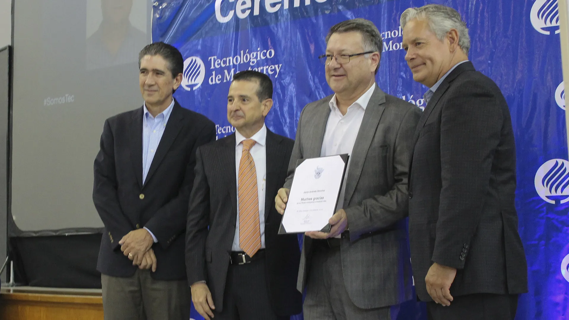 Reconocimiento a colaboradores.