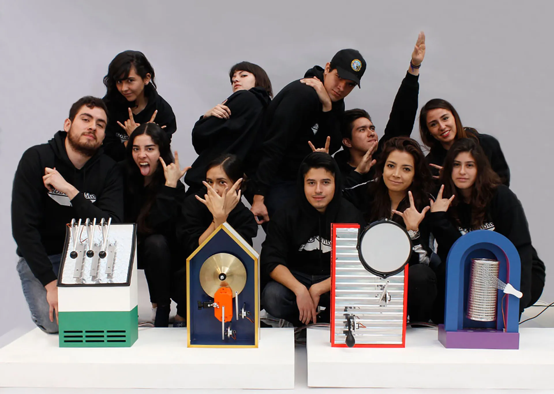 Estudiantes_Tec_Con_Robots