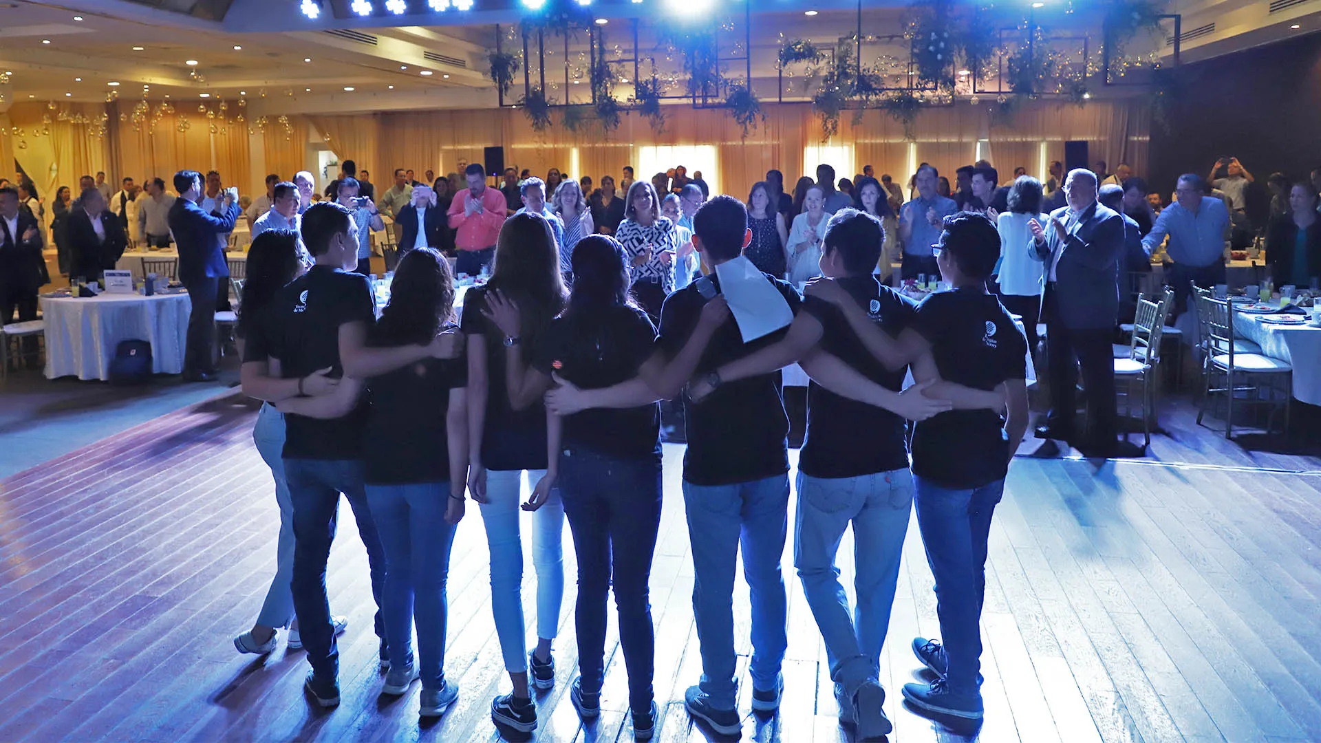 ¡Llegan a la meta! Afianzan empresarios educación de jóvenes líderes