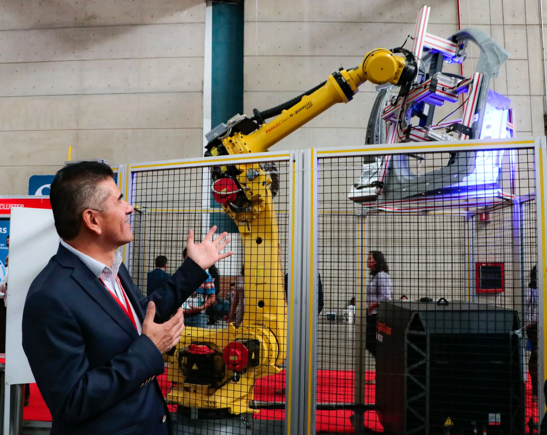 Empresas locales mostrando sus máquinas