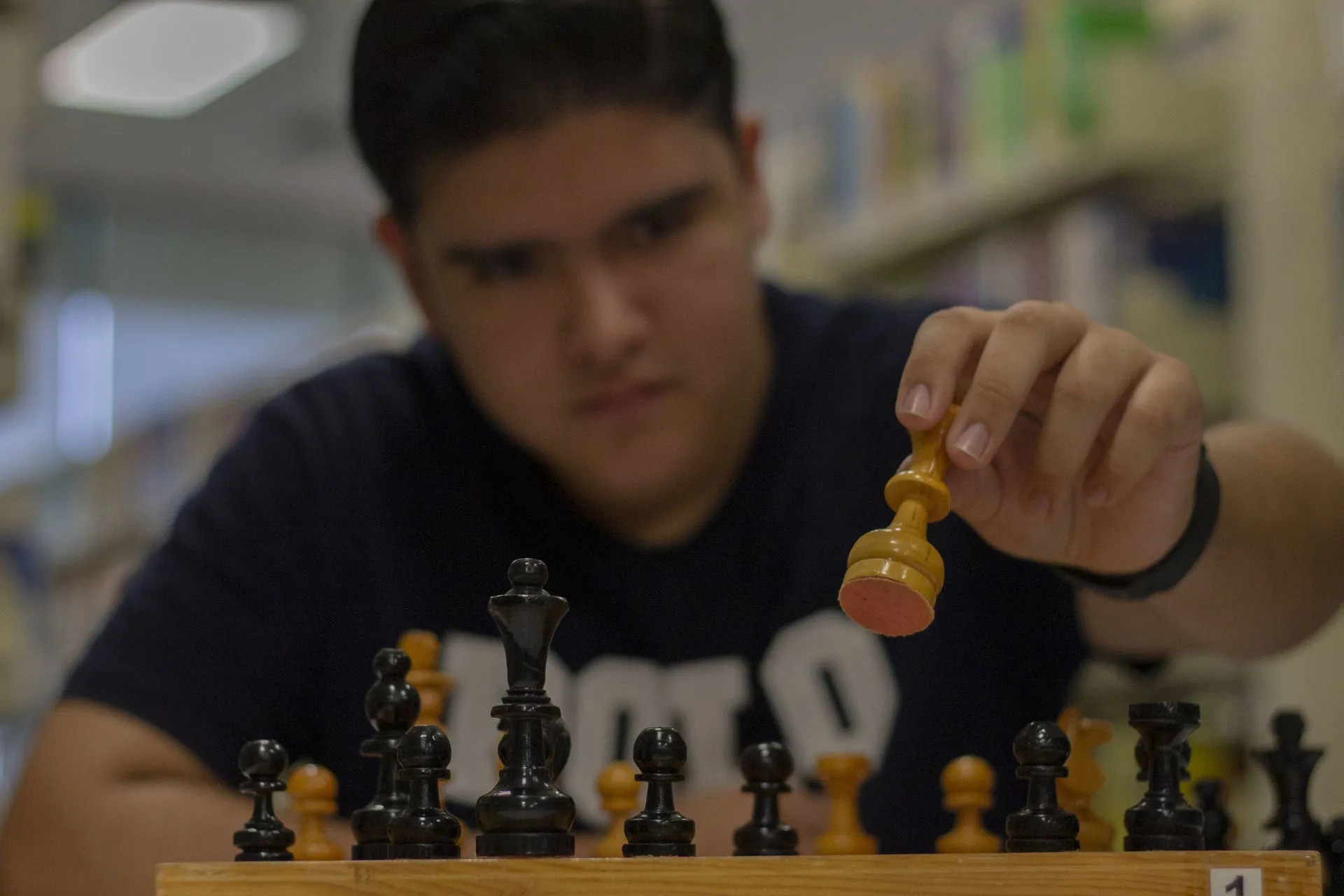  A Salomón le apasiona tanto jugar ajedrez que ha tenido la oportunidad de estar en competencias importantes