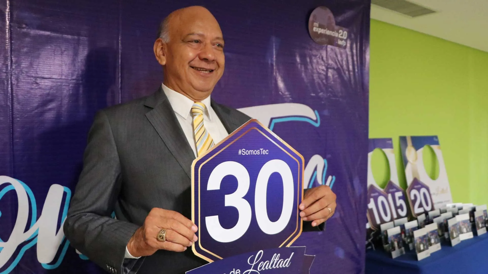 Dr. Alejandro Cervantes Iturbe, 30 años de lealtad a la educación.