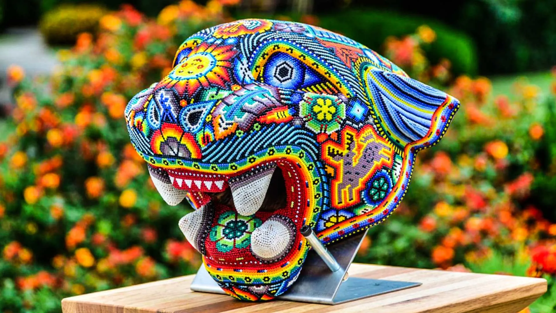 Cabezas de jaguar en Arte Huichol 