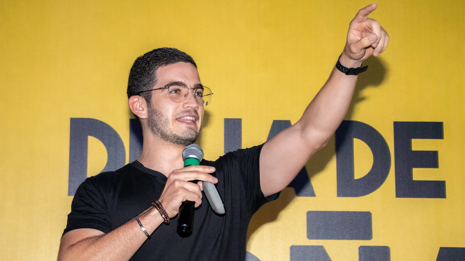 Rorro Echávez impartiendo su conferencia en el Tec de Monterrey campus Saltillo