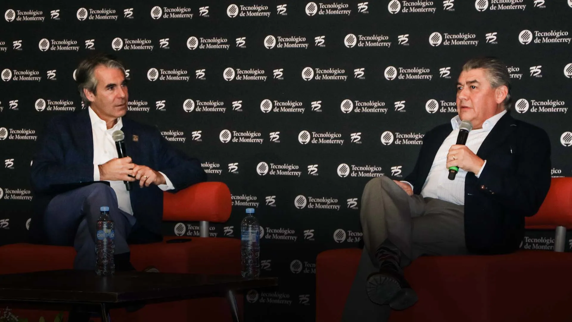 Invita presidente del consejo del Tec a la sostenibilidad social