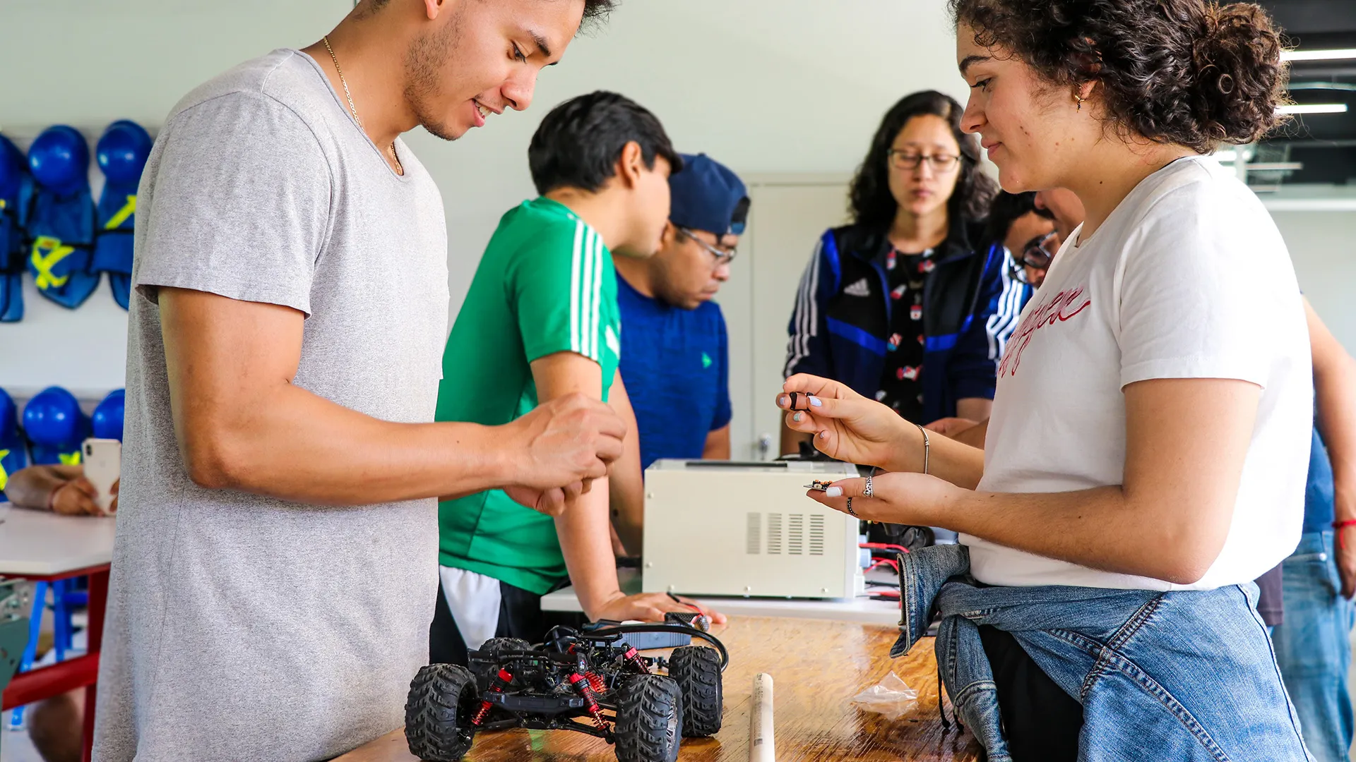Alumna del Tecnológico de Monterrey campus Tampico trabajando durante la Semanai