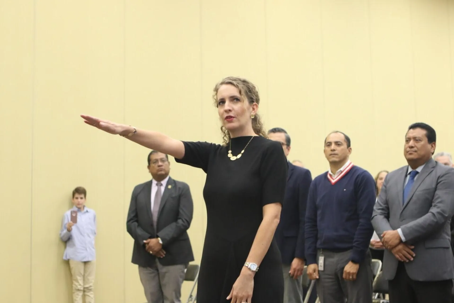 Andrea tomando protesta del Sistema de Anticorrupción del Estado de Guanajuato