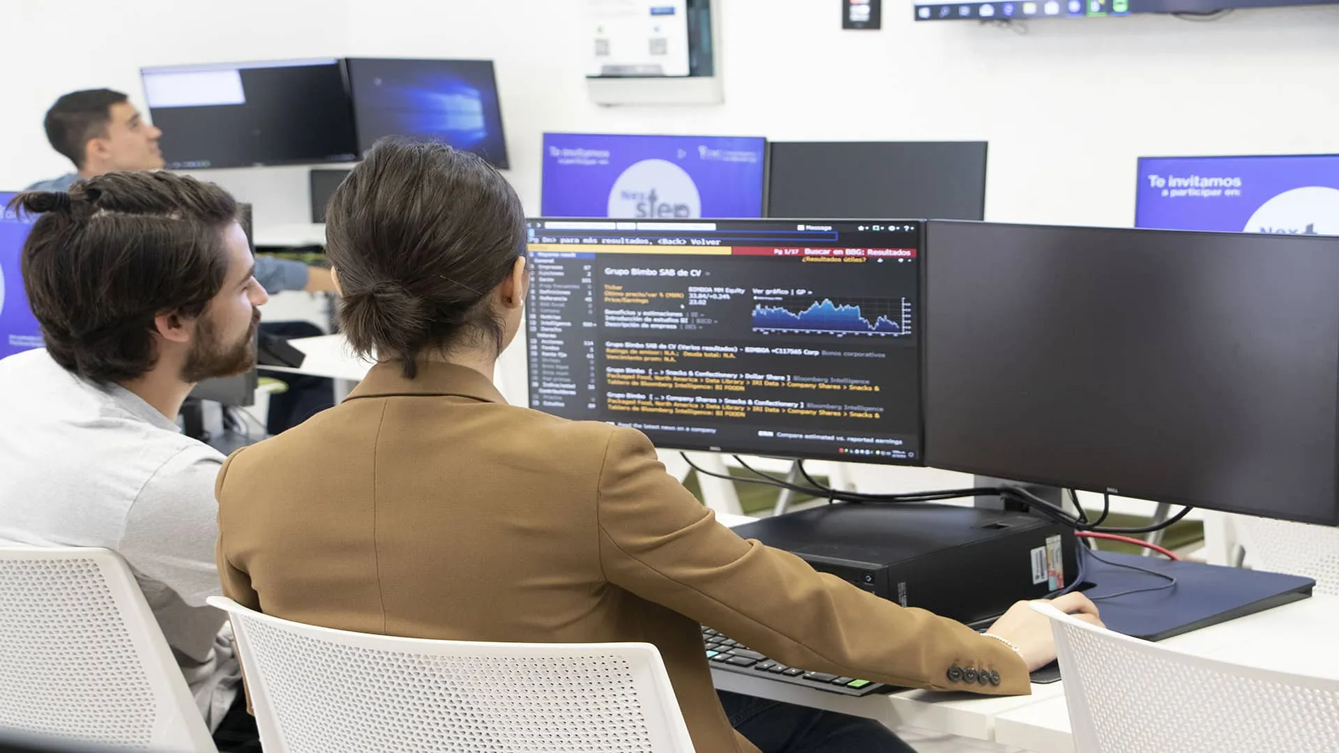 Alumnos en capacitación Bloomberg