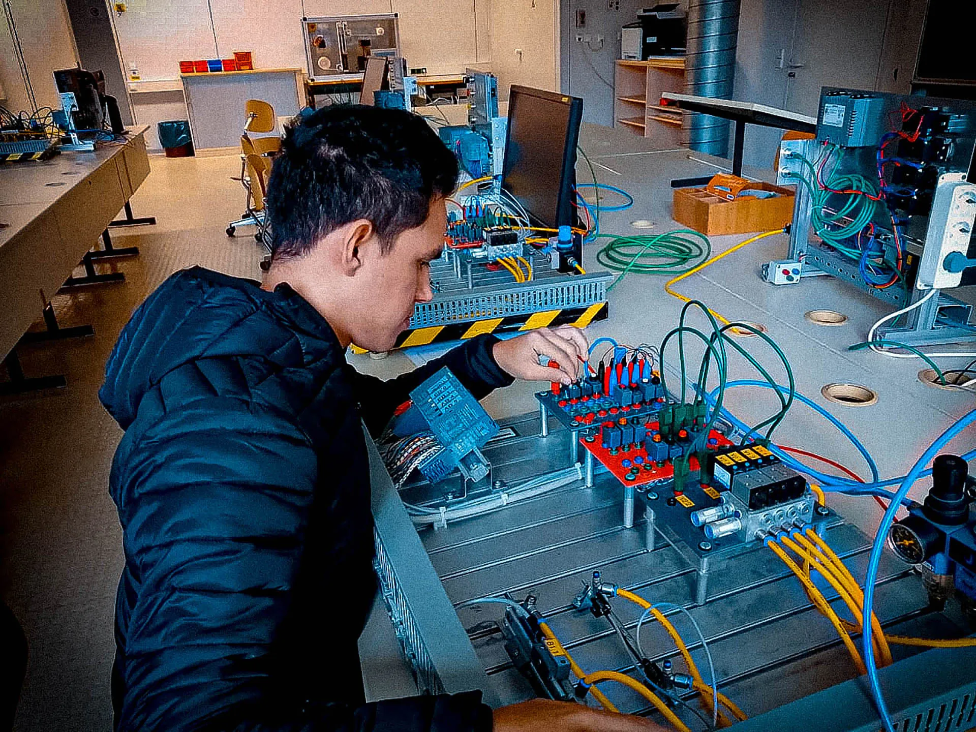Ángel Dávalos en laboratorio Alemania