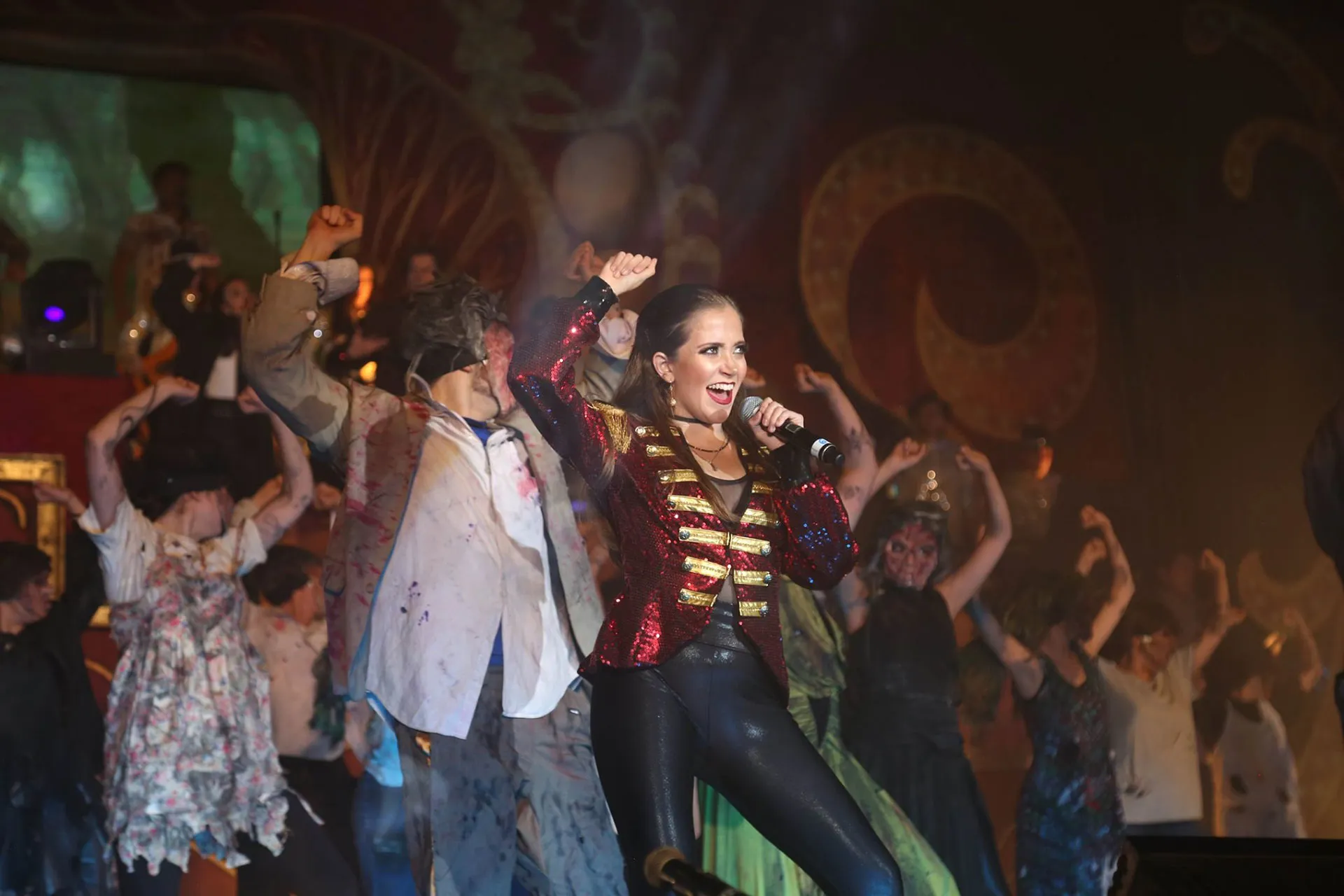 Estudiante interpretando a Michael Jackson