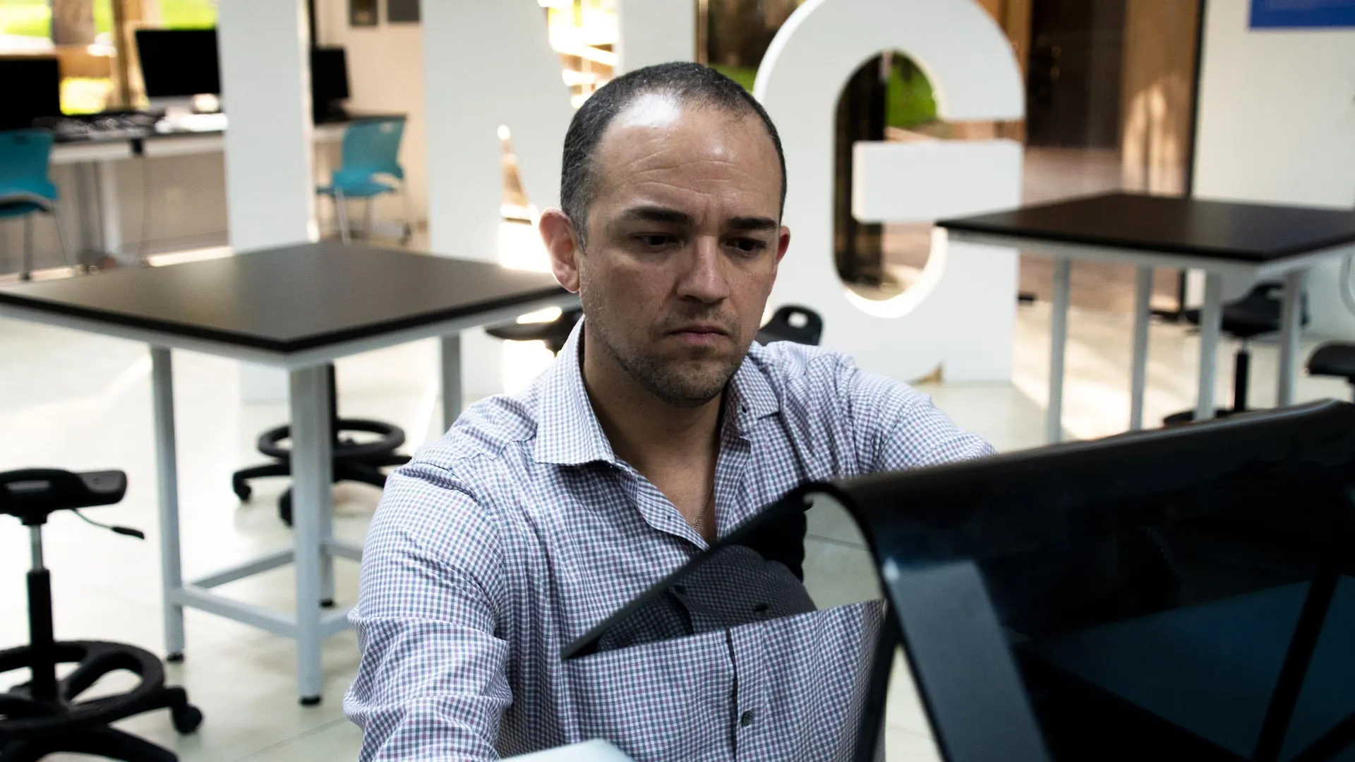 Profesor mexicano expone tendencias de innovación educativa en Japón