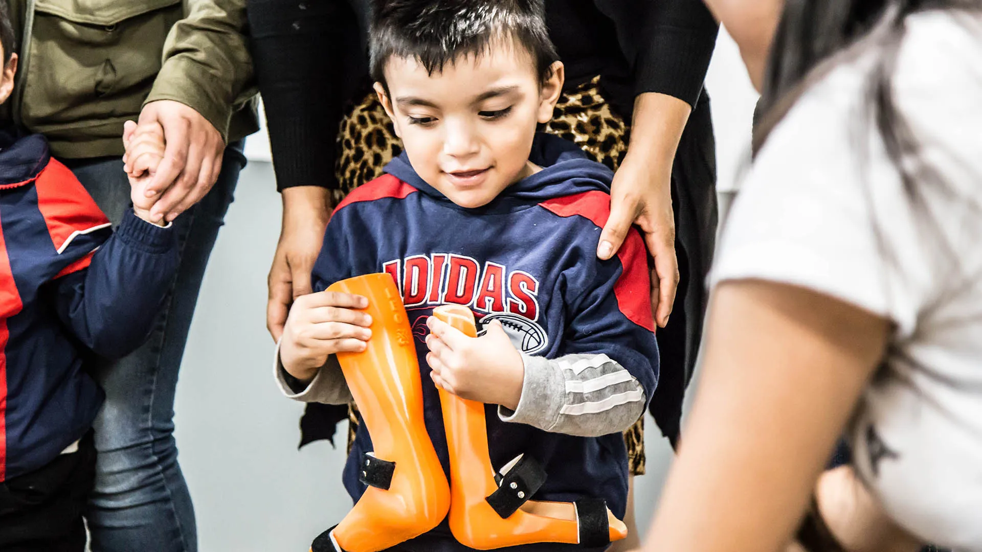 Publicó libro a los 14 y ahora ganancias van a niños con discapacidad