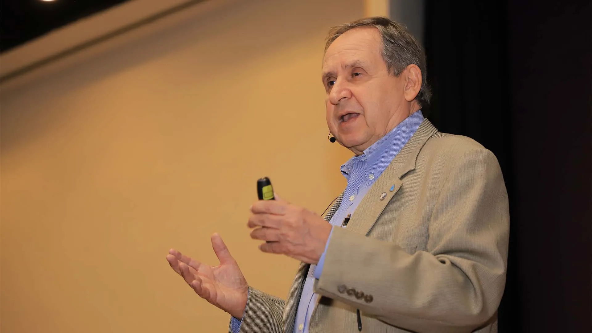 Salvador Alva, presidente del Tec de Monterrey en conferencia en Tec Santa Fe. 