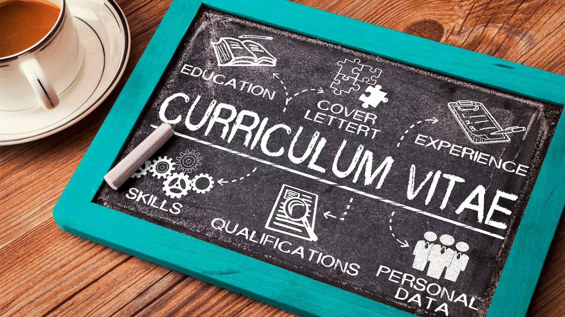 Pizarra con las palabras "CURRICULUM VITAE" escritas,