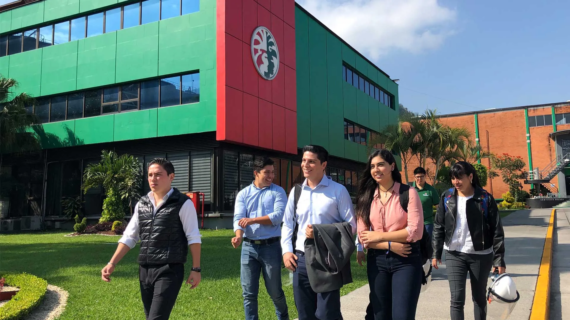 Alumnos Tec proponen respuestas a problematicas y retos en Heineken