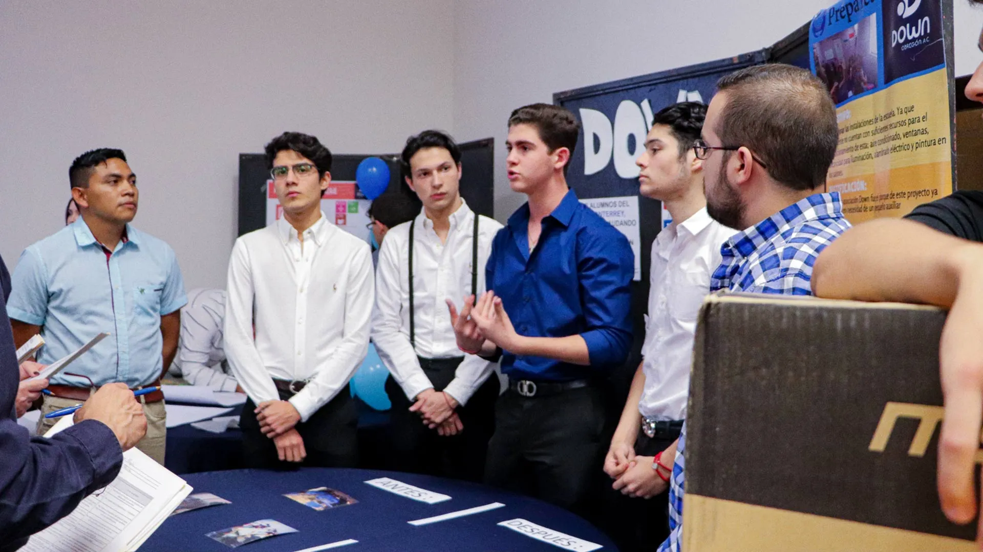 alumnos que apoyaron a la institucion down obregon